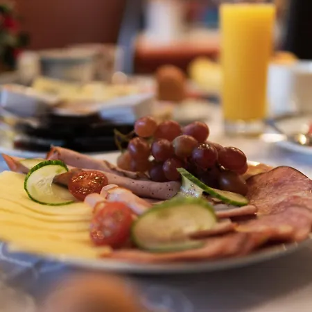 Garni Daniela Urich Hotell 3*